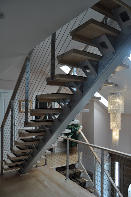 Дизайн прямой лестницы необычной формы.