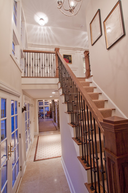 Дизайн прямой лестницы внутри дома