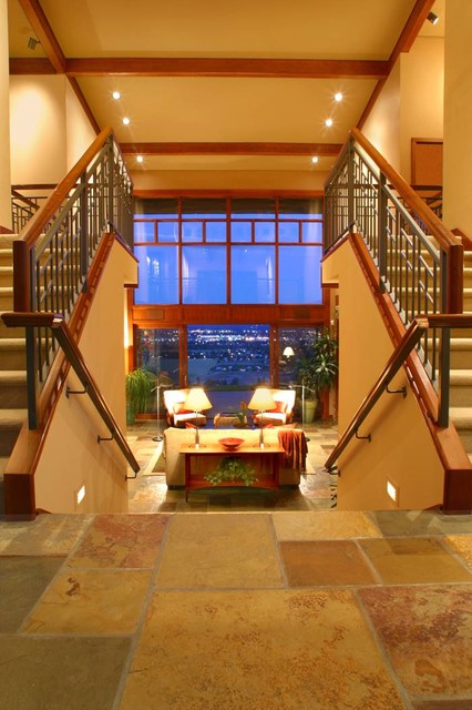 Фото лестницы в коричневых цветах.