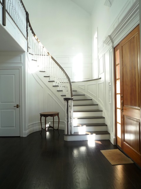 Фото лестницы в красивом доме.