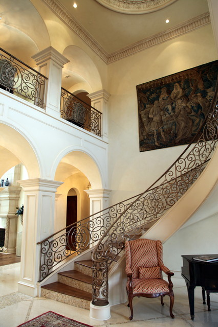 Фотография лестницы, являющейся дополнительным элементом декора