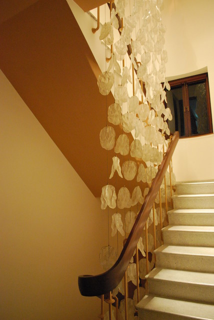 Романтический дизайн оформления классической лестницы.