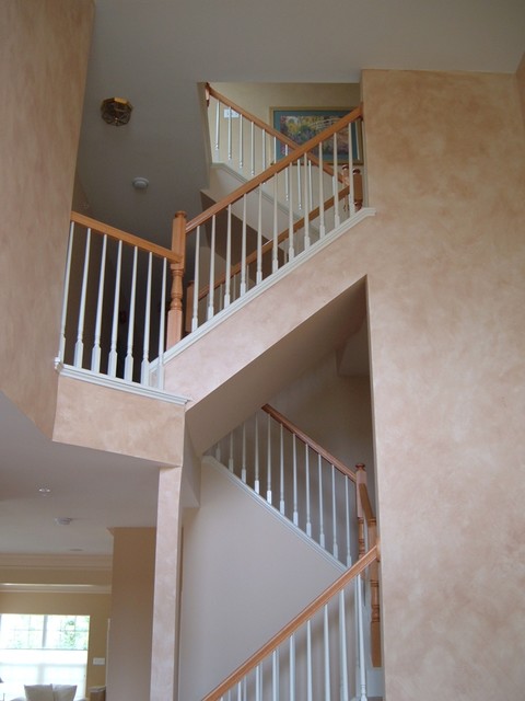 Фотография дизайна лестницы в многоэтажном доме