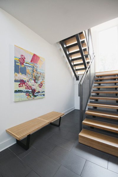Современный дизайн лестницы для офисных зданий.